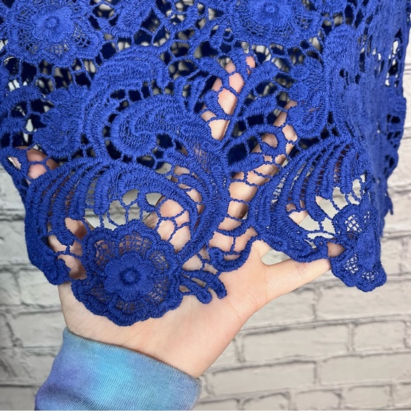 ^🌼3/$30🌼Express Royal Blue Crocheted Lace Short Sleeve Top Size Medium - Picture 6 of 14